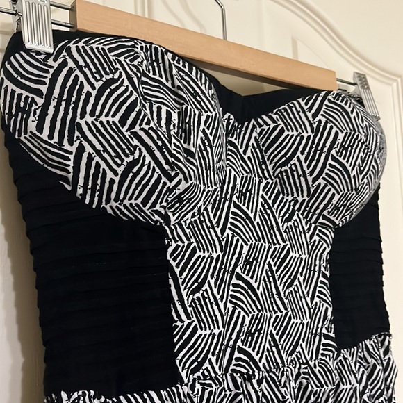 Black & white tribal tube top romper size Medium - Picture 2 of 4